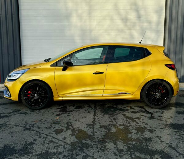 Renault Clio 4 RS Trophy jaune sirius