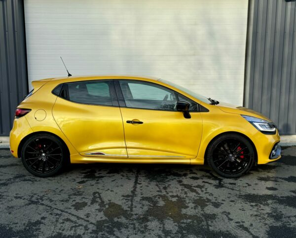 Renault Clio 4 RS Trophy jaune sirius